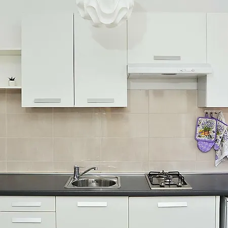 Nicol Apartament *