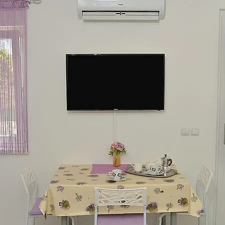 Apartment Studio Apartman Nicol